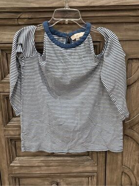 EUC Women’s LOFT Navy and White Striped 3/4 Sleeve Cold Shoulder Shirt (Medium)